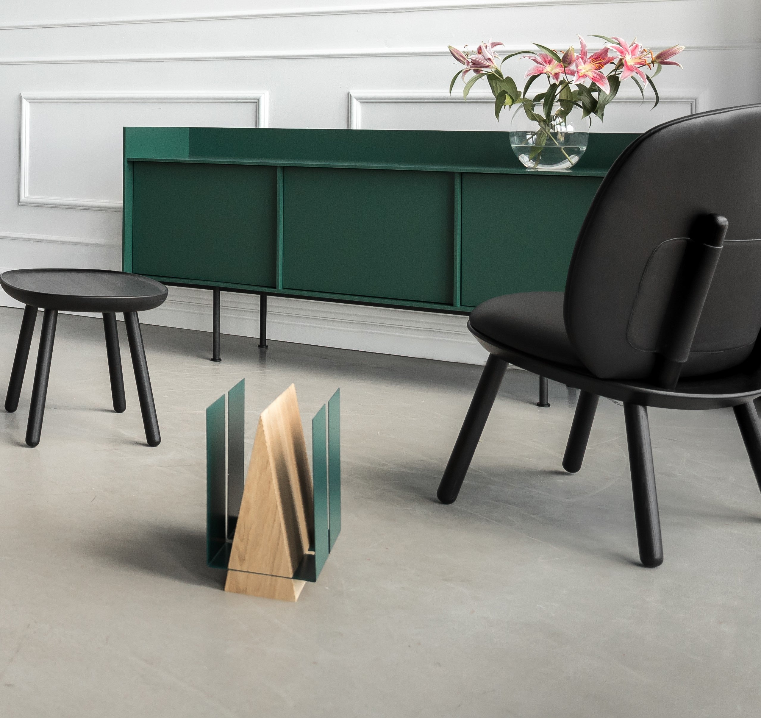 WINGS Minimalist Standing Magazine Holder Oak - ZAR Design Home Collection